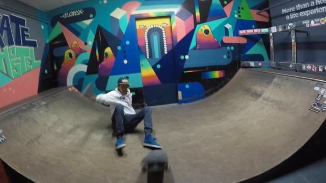 Mini Ramp Sant Jordi Hostel Sagrada Familia Barcelona смотреть онлайн
