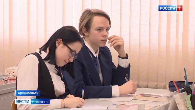 В Архангельске поздравляют учителя 6-й гимназии — Надежду Мартынову смотреть онлайн