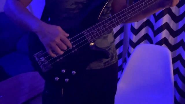 Bass Cover - Be Yourself by Audioslave смотреть онлайн