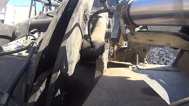 Как правильно мазать передний ковш на CAT JCB VOLVO CASE GIDROMEK NEW HOLLAND John Deere Bobcat смотреть онлайн