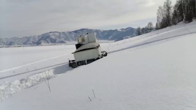 Снегоход-вездеход Скат-0 на 4х бурановских гусеницах..mp4 смотреть онлайн