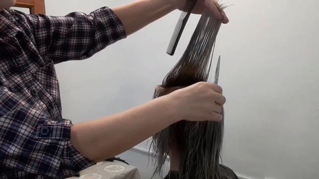 Стрижка на среднюю длину волос.Haircut for medium hair length. смотреть онлайн