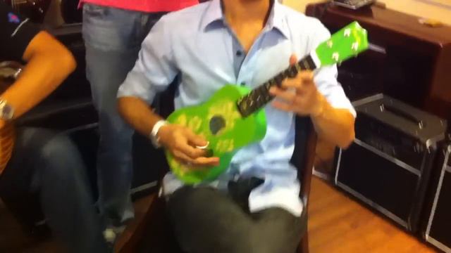 Music Malaysia - President Ukulele Demonstration; Price Tag смотреть онлайн
