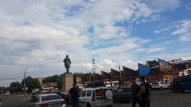 Ж/д вокзал в Оренбурге - таксисты на стоянке для инвалидов смотреть онлайн