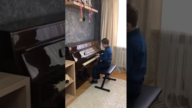 Серобян Микаэль . Марширующие поросята . Преподаватель Власова Марина Витальевна . Краснодар . Мэц. смотреть онлайн