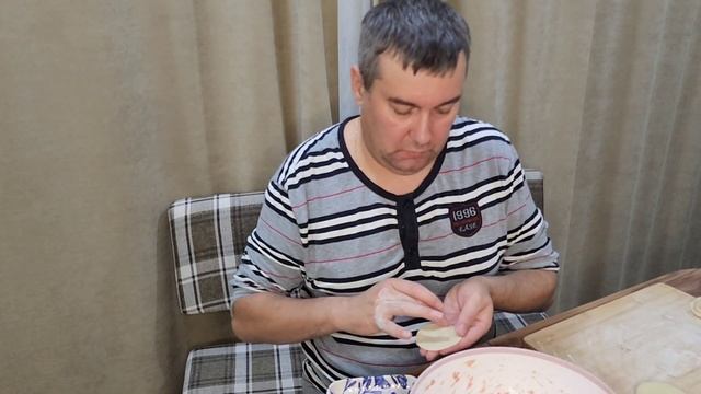 ПЕРВЫЙ РАЗ ГОТОВЛЮ В БЛОГЕ ! ПЕЛЬМЕНИ ОТ И ДО! смотреть онлайн