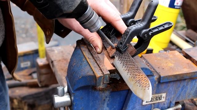 Making a Knife from Rasp - Knife Making for Beginners смотреть онлайн