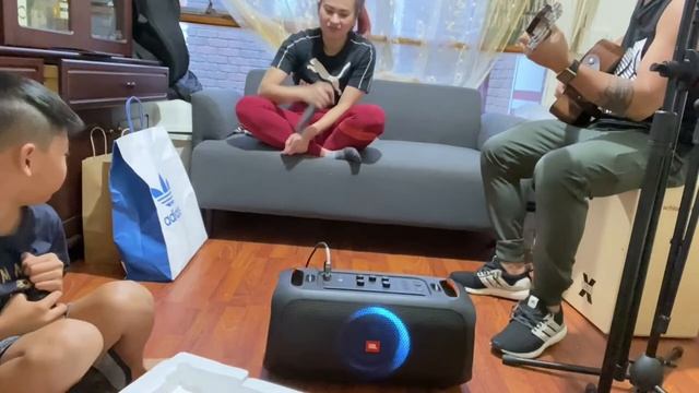 Unboxing | JBL Party on the Go Speaker смотреть онлайн