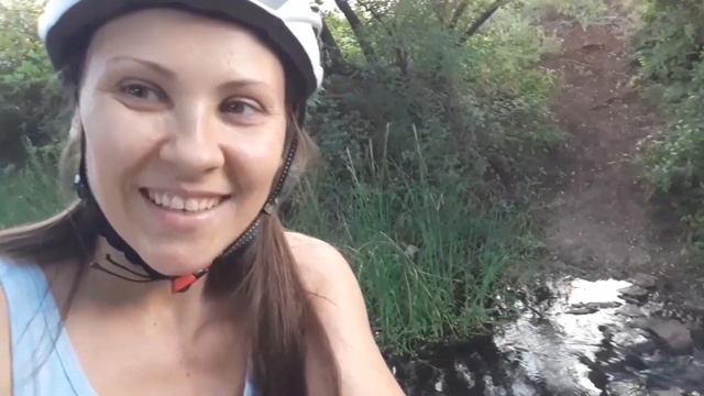 Велопоездка на дачу. Одна на трассе. Как я упала в реку) смотреть онлайн