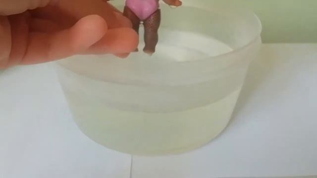 ЛОЛ. LOL. L. O. L. ЧЕЛЕНДЖ. Перевоплощение кукол ЛОЛ. Кто меняет цвет в тёплой воде? смотреть онлайн