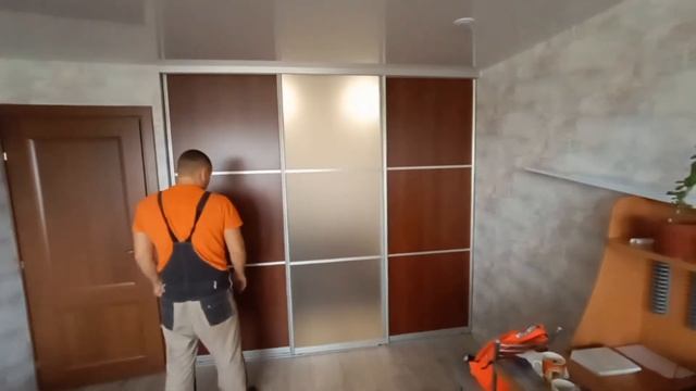 Разделяем комнату на спальню и гостиную дверьми купе смотреть онлайн