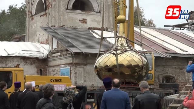 На церковь Покрова Пресвятой Богородицы в Ямской Слободе водрузили крест и купол смотреть онлайн