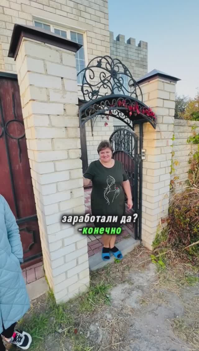 НАЛОГОВАЯ проверка в ЗАМКЕ принцессы! Очень красивое поздравление с днем рождения! #shorts #сюрприз