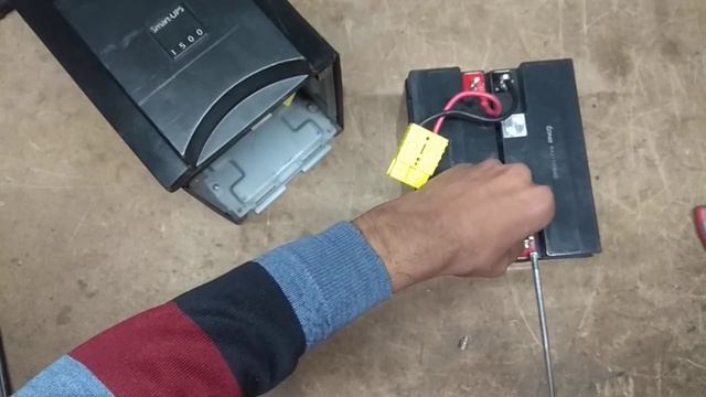 APC 1500VA UPS Battery replacement and Calibration (Model: SUA1500I) смотреть онлайн