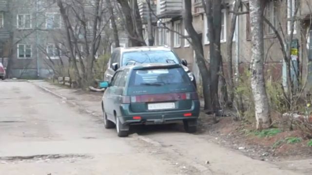 Киров. Парковка на газонах и тротуарах смотреть онлайн