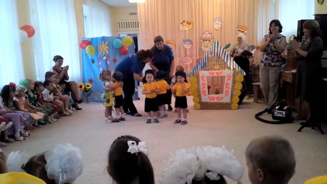 Танцевальная композиция "Мы - пожарная команда" смотреть онлайн