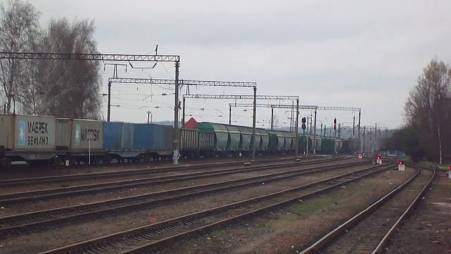 2ТЭ10МК-2895 с грузовым поездом