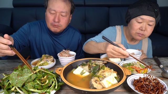 얼큰한 동태탕에 정갈한 반찬들로 집밥 스타일 먹방(Pollack Soup With Homemade Dishes)~요리&먹방!! - Mukbang Eating Show