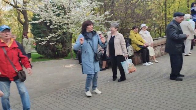Казахский ХИТ.... звучит на танцполе в Гомельском парке...22.04.2023года. смотреть онлайн
