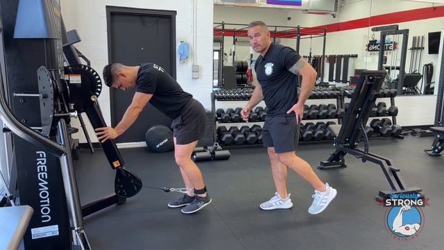 Glute Kickbacks with a Cable Machine (Less is More) смотреть онлайн