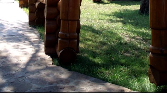 Забор из оцилиндрованного бревна / Wooden gate смотреть онлайн