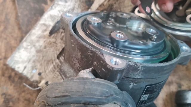 Mitsubishi Outlander 3 зашумел компрессор кондиционера 7813.