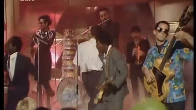 The Specials - Ghost Town (TOTP) смотреть онлайн