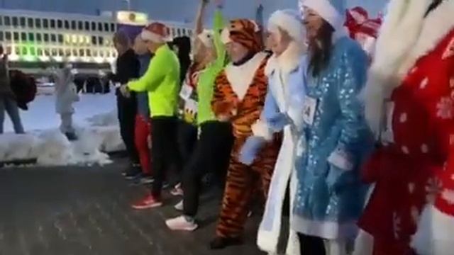 Открытие елки Московского района Бреста. Забег смотреть онлайн