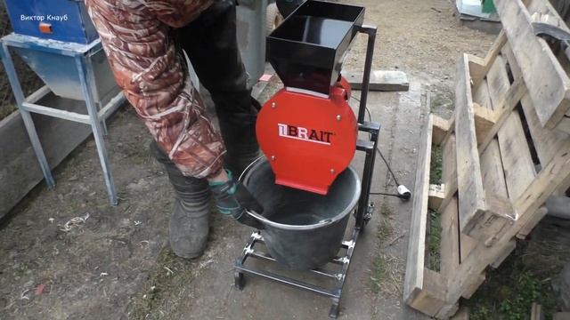 Кормоизмельчитель Brait CM2500-G + площадка своими руками. смотреть онлайн