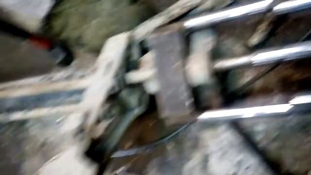 Ремонт торсионной балки. Снятие правого рычага. смотреть онлайн