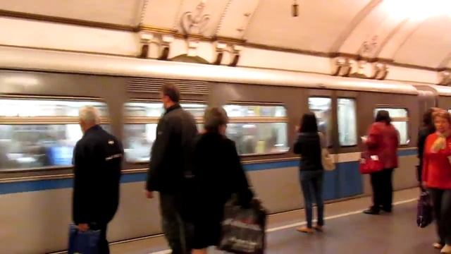 Московский метрополитен - Арбатская / Moscow metro - station Arbatskaya смотреть онлайн