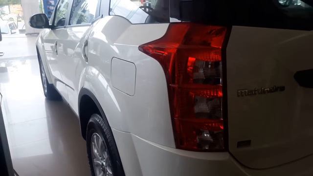 XUV500 White Full Interior and Exterior Walkaround Review смотреть онлайн