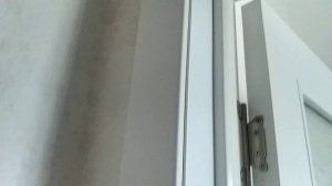 Три этапа установки телескопических доборов с наличниками в дверной проем межкомнатных дверей.