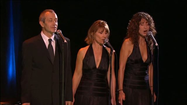 Pardonne-moi ce caprice d'enfant - Mireille Mathieu (A L'Olympia, November 24-th 2005) смотреть онлайн