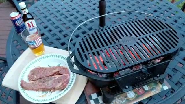 Cooking Steak Lodge L410 Pre-Seasoned Sportsman's Charcoal Grill смотреть онлайн