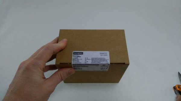 Распаковка контроллера Siemens Simatic S7 1200 1215C 6ES7215-1AG40-0XB0