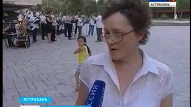«Астраханские вечера» вновь собирают любителей танцев и живой музыки смотреть онлайн