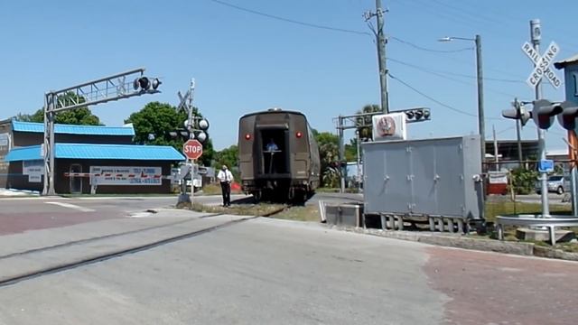 Amtrak Train Stops To Flag Crossing In Reverse смотреть онлайн