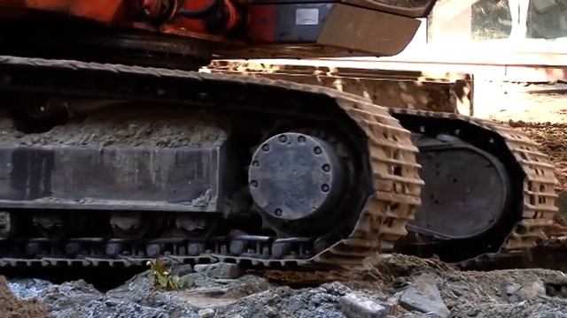 Во время ремонта проспекта Кирова рабочие обнаружили тайный проход смотреть онлайн