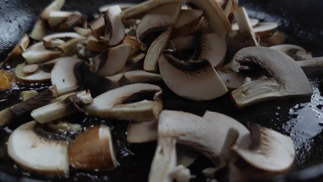 Pork stroganov или свинина по строгановский! Вкуснейший аналог говядины по строгановский! смотреть онлайн