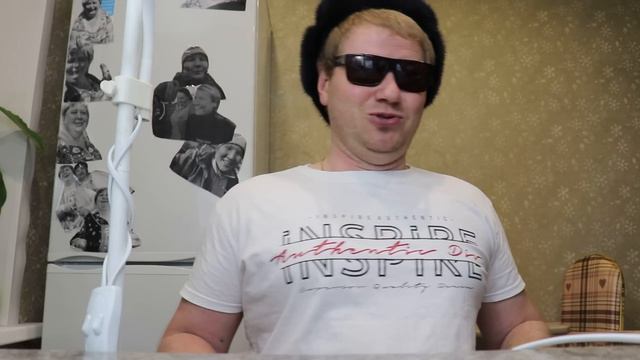 Наташа Губарева КУРА ОКАЗАЛАСЬ С СЫРЦОЙ, Живу одна в деревне обзор влога. смотреть онлайн