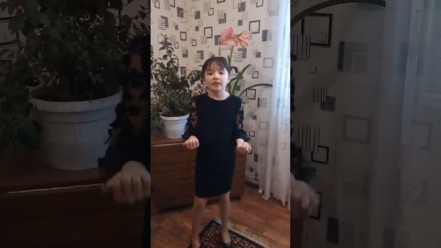 Акция "Моя любимая сказка".Читает Альмира Резяпова. "Телефон"Корней Чуковский смотреть онлайн