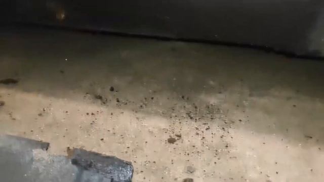 Очистка залежей грязи из накладок порогов BMW E32/1 смотреть онлайн