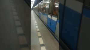 Русич прибывает и отправляется на станции Пражская Серпуховско-Тимирязевская линия