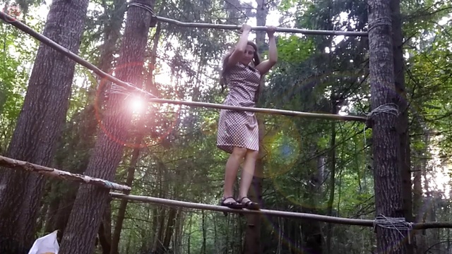 танец в лесу трэш платье в горошек смотреть онлайн