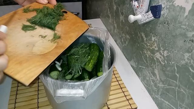 Малосольные огурчики за 5* часов в пакете! Пряные и хрустящие! Ничего лишнего! Быстро и просто!