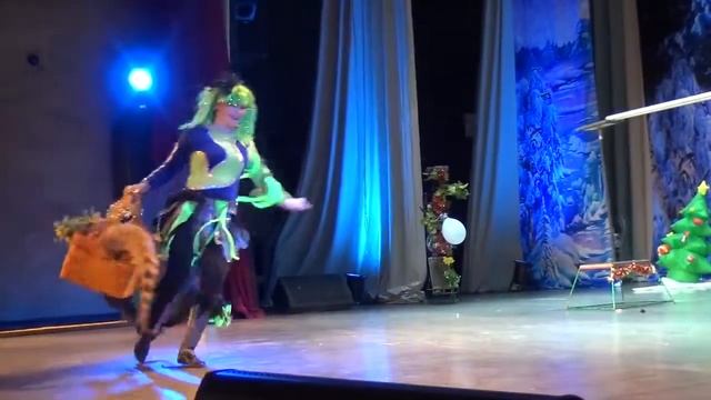 Театрально цирковое представление "Как Иван Деда Мороза спасал" смотреть онлайн