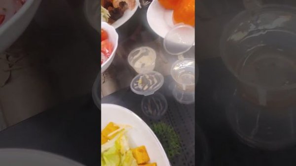 022624 Москва. Наш стол в бизнес зале железнодорожного вокзала Восточный