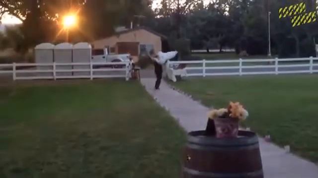 20 FUNNIEST WEDDING MOMENTS CAUGHT ON CAMERA 1