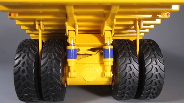 Обзор модели Белаз 75170 | карьерный самосвал и грузовик | dump truck Diecast Masters scale model смотреть онлайн